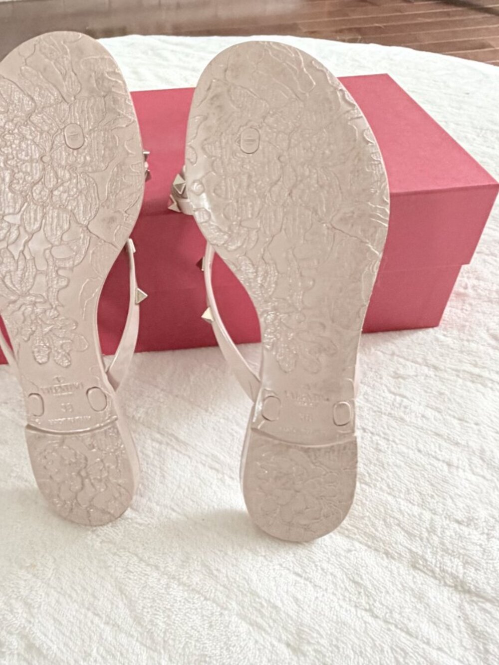 Valentino Garavani Rockstud PVC Thong Sandals Nude Size 38 - Picture 4 of 6